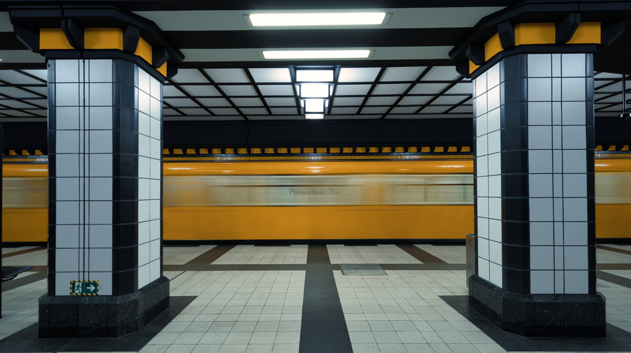 U-Bahnhof Paracelsus-Bad